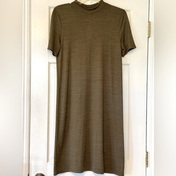 Banana Republic Dresses & Skirts - Banana Republic Olive Green Midi Dress Timeless Elegance